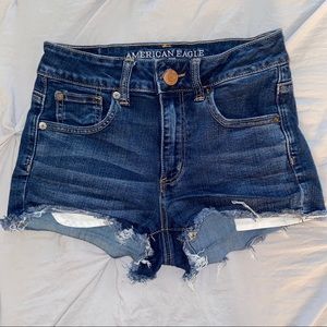 Cute & Comfy AE high rise shorts!